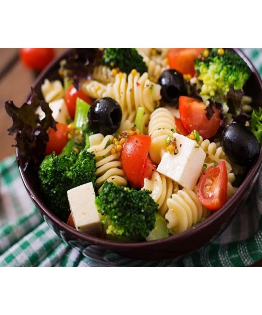 Salada de macarr&atilde;o com azeitonas pretas